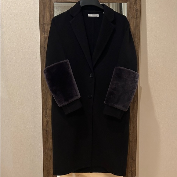 Gorgeous Vince Black Coat with Lamb shearling on sleeves - new Without tags. - Picture 6 of 8